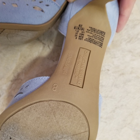 Heels - Picture 2 of 4